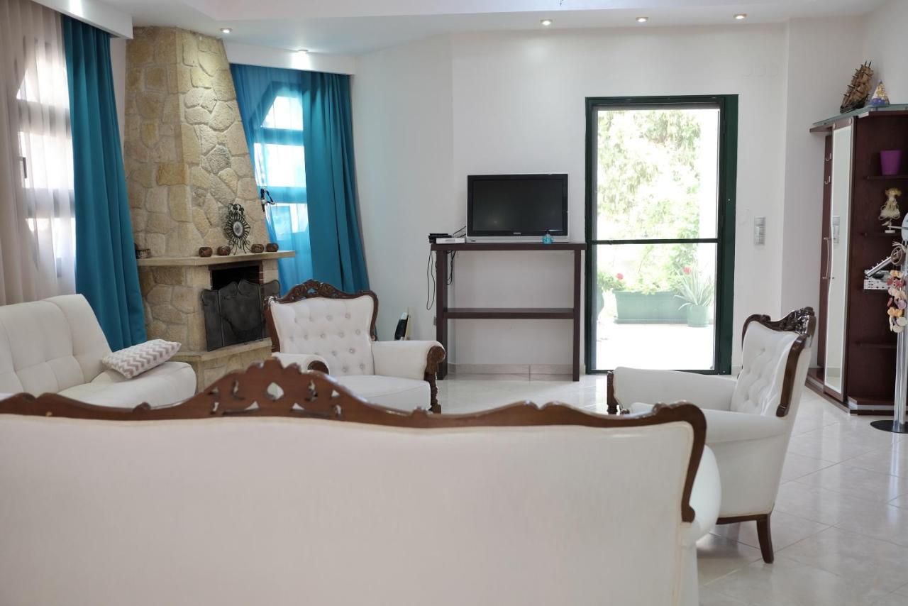Irenes Apartment Kallithea  ภายนอก รูปภาพ